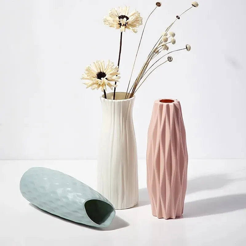 FIVVES| Small plastic Vase 